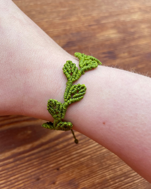 Blätterrankenarmband