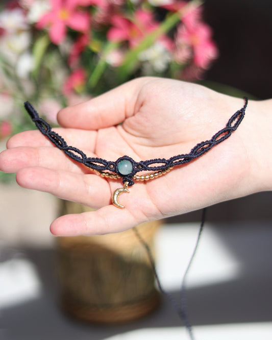 Mondfee - handgemachtes Makramee Choker