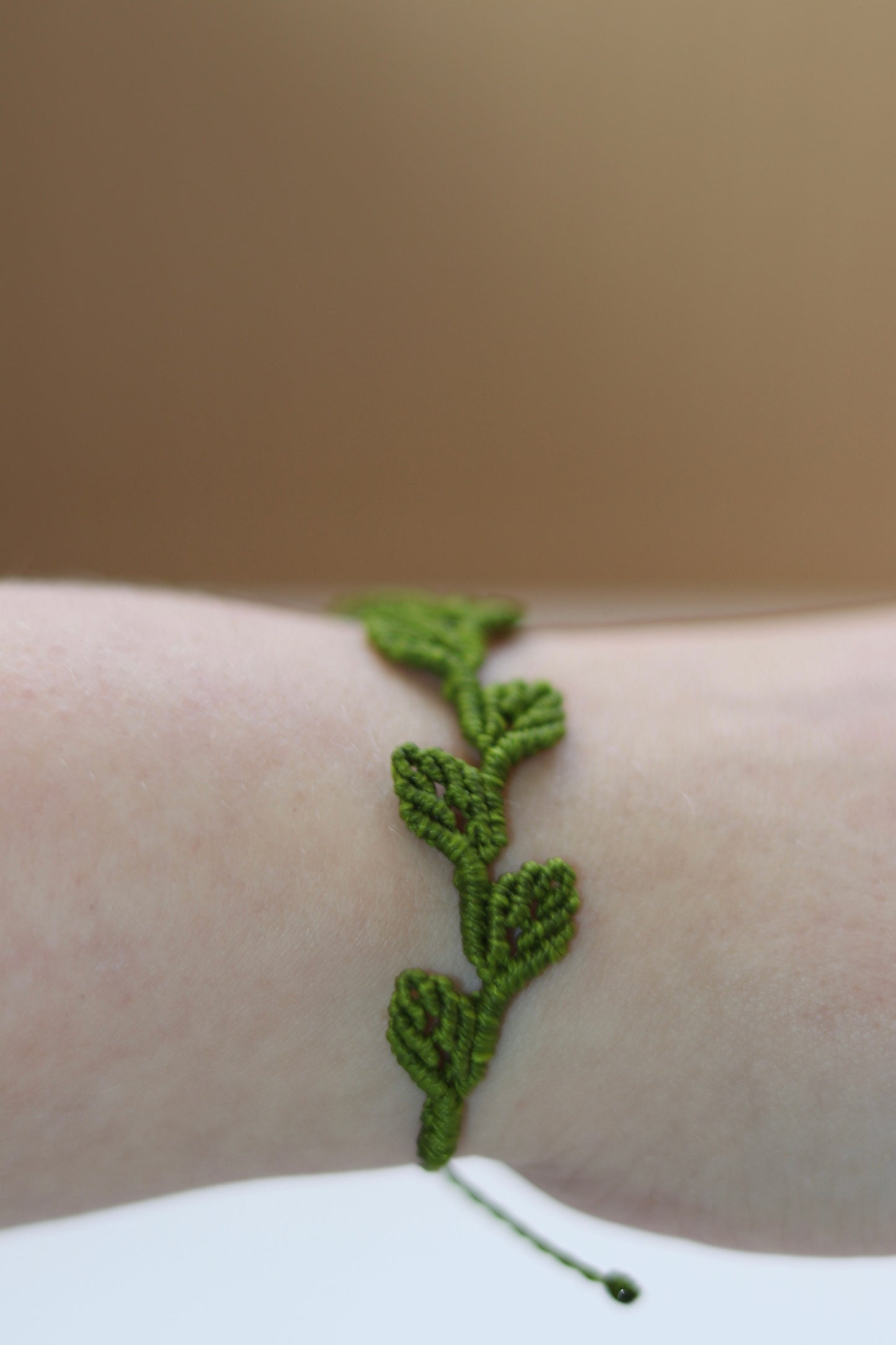 Blätterranken Makramee Armband – handgemachter Natur Schmuck