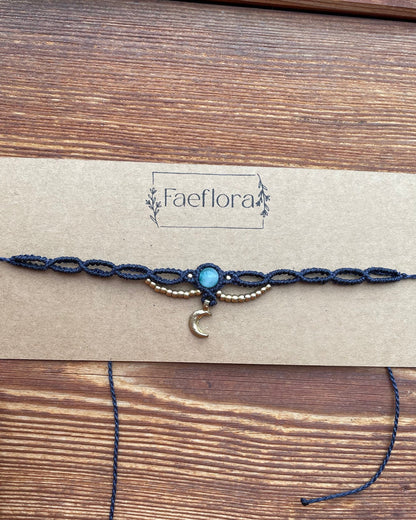Mondfee Makramee Choker – handgemachter Mond Schmuck
