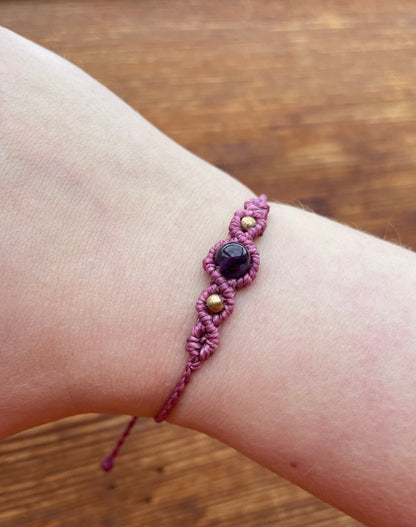 Kleines Makramee Armband – handgemachter Fairycore Schmuck