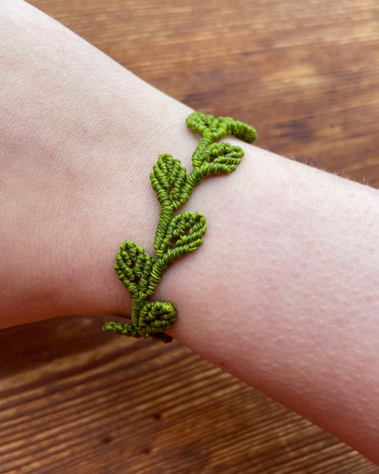 Blätterrankenarmband
